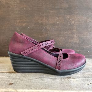 Skechers NWT Rumblers Wave Mary Jane Wedge Heels Red Women's Size 9